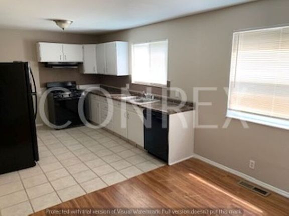 3rd image of 1426 Reale Ave