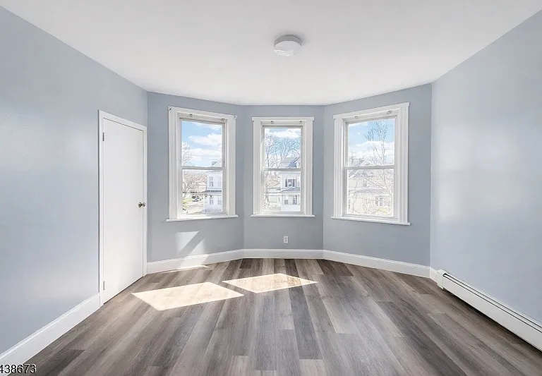 204 Demott Ave — Photo 9