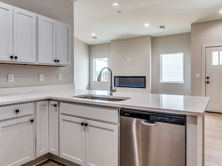 212 W Mendocino — Photo 10