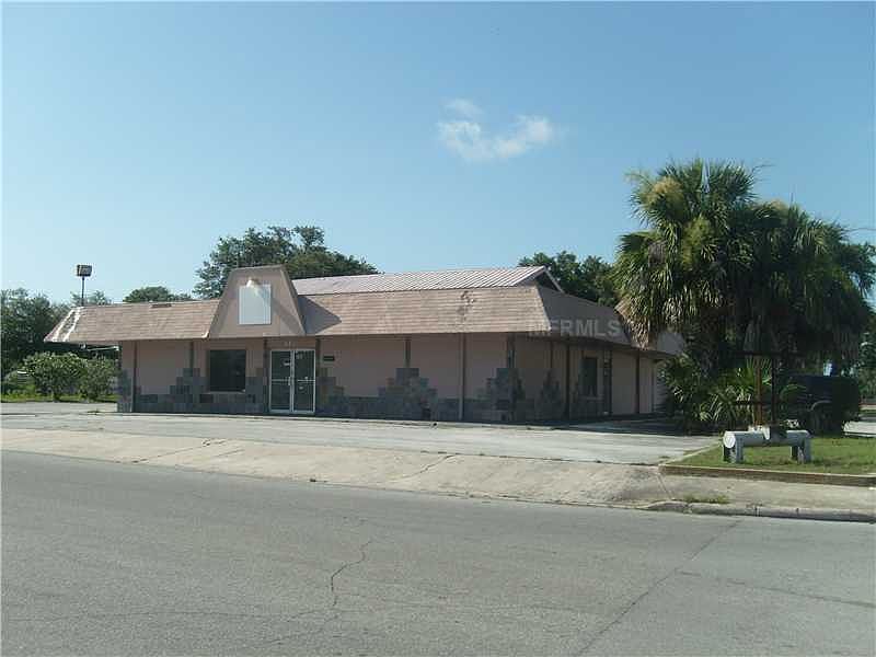 1st image of 206 Domaris Ave