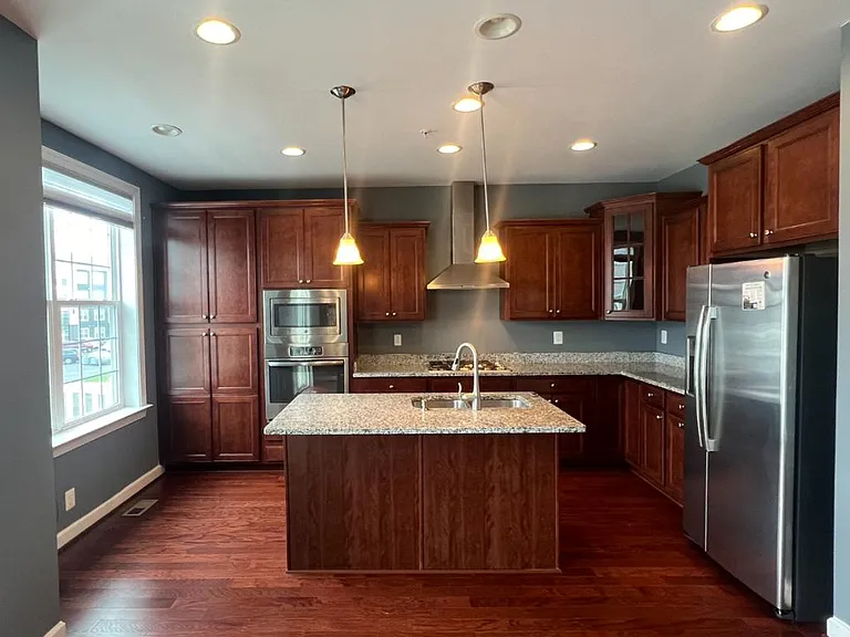 2101 Saint Josephs Dr — Photo 8