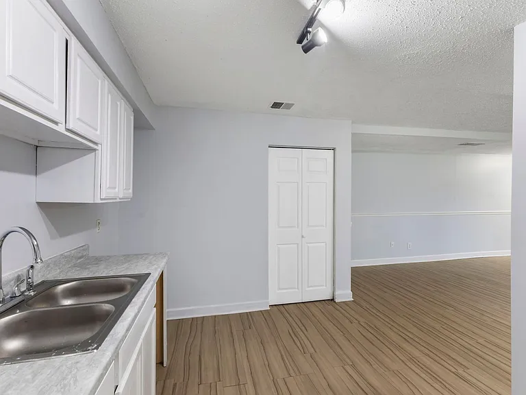 Balsam Avenue Apartments - The Villages — Photo 11
