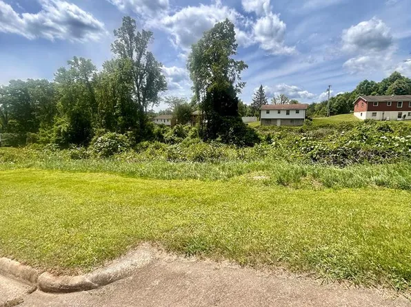 108 Melody Ct, Martinsville, VA 24112