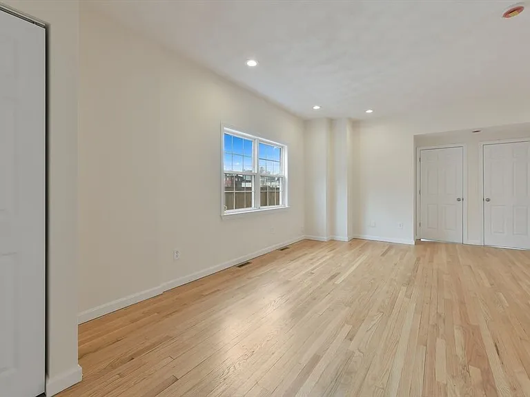 39 Middle St #1 — Photo 16