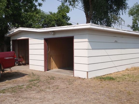 2nd image of 642 Avenue E