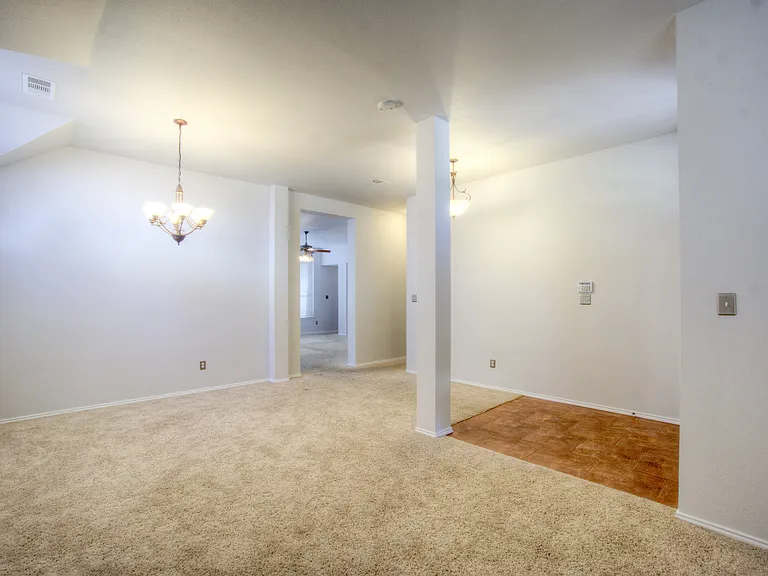 4909 Clove Ct — Photo 11
