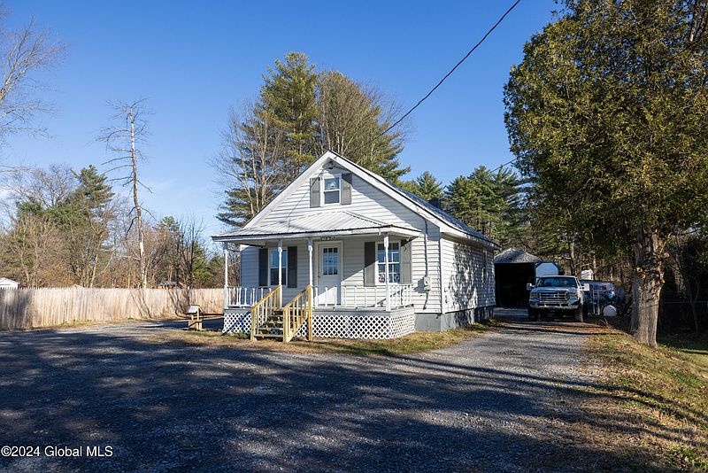 3rd image of 150 Fort Edward Road