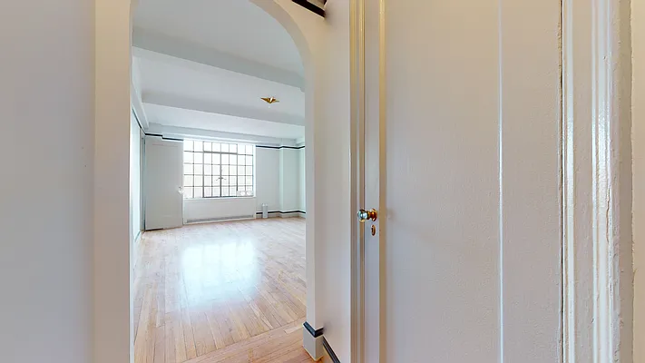 Rented by Bond New York | media 7