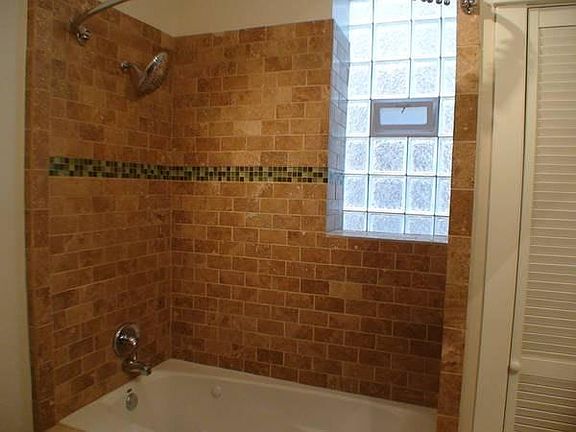3rd image of 1053 N Leavitt St APT 2