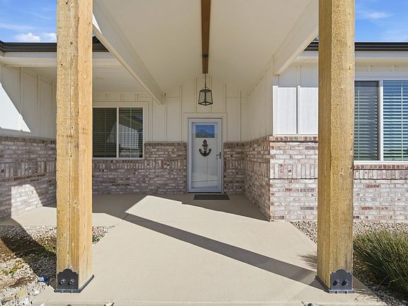 3rd image of 602 Fox Hollow Rd