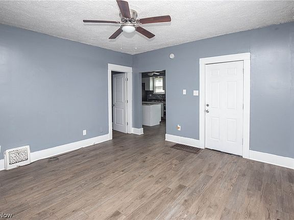 5th image of 2391 27th St SW