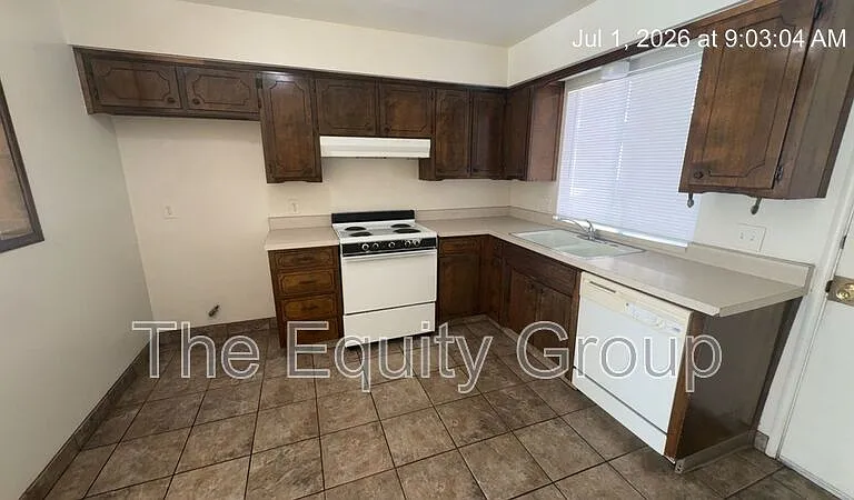 2728 S Sallee Ct — Photo 4