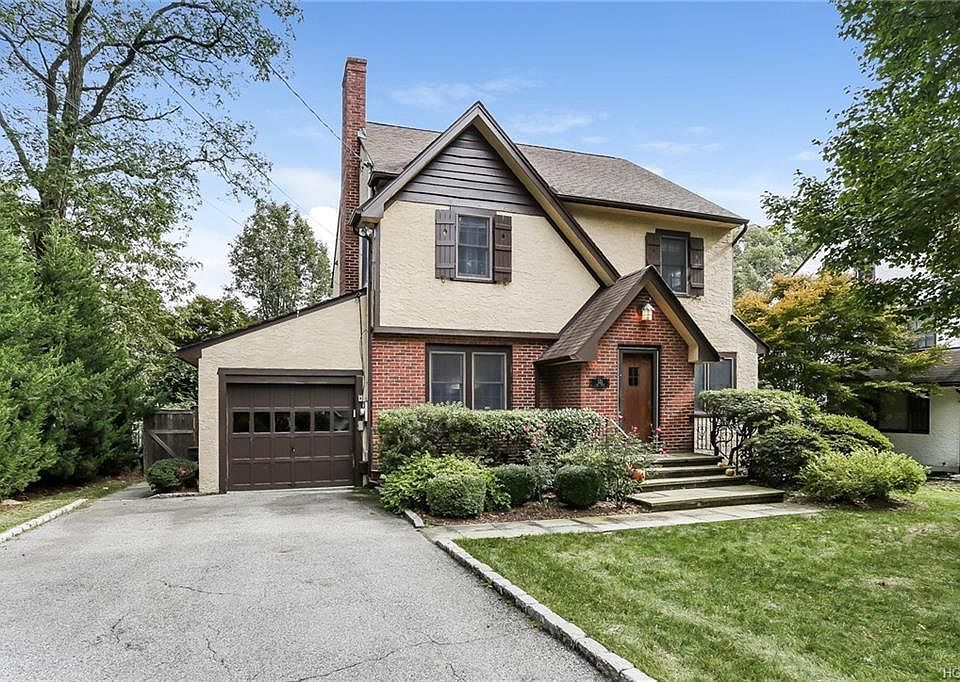 1st image of 121 Oak Dr