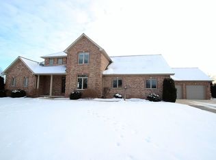 3033 Whippoorwill Rd, Suamico, WI 54313