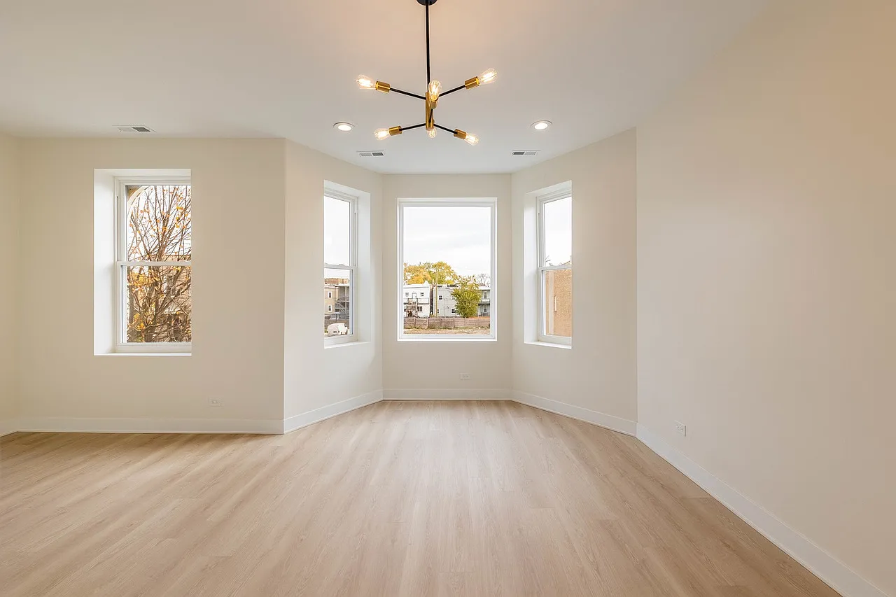 3 bed, 1400 sqft, $2,500 — Photo 1
