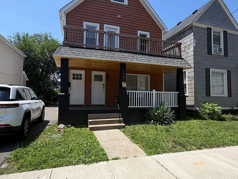 1308 W 87th St — Photo 1