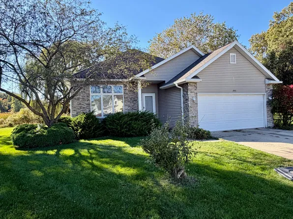 202 Kraus Dr, Valparaiso, IN 46383