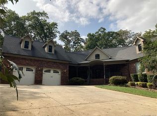 121 Sericea Dr, Mount Pleasant, NC 28124