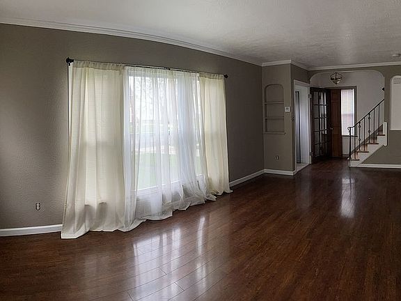 Large living room picture wi