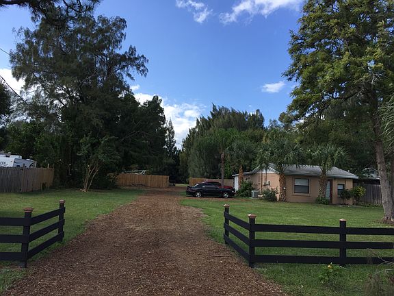 sets on over 3/4 acre no HOA