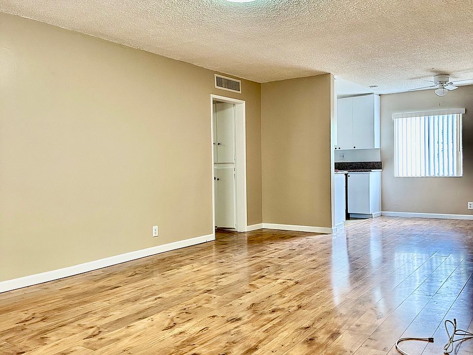 1st image of 1146 E Lexington Dr
