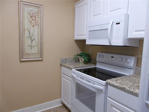 4th image of 3326 Camelot Dr #3326