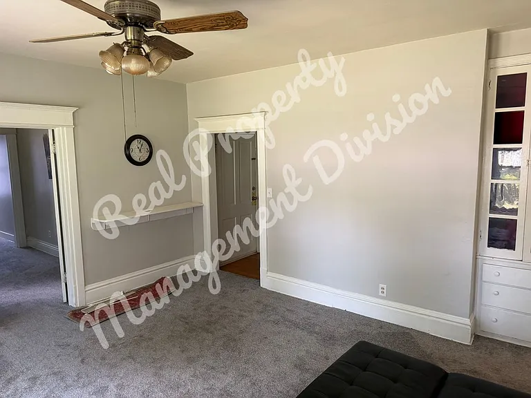 131 S Douglas Ave — Photo 3