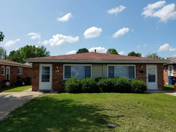 10784 Tropic Dr, Saint Ann, MO 63074