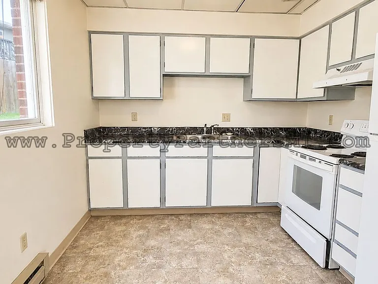 311 S 15th Ave — Photo 5