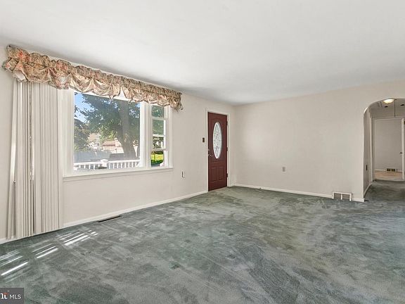 3rd image of 7 Pierce Rd