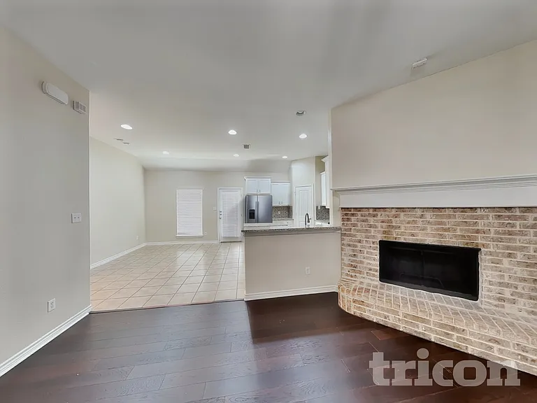214 Bob White Dr — Photo 2