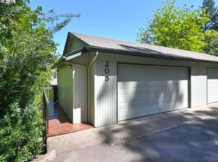 205 Foxtail Dr, Eugene, OR 97405