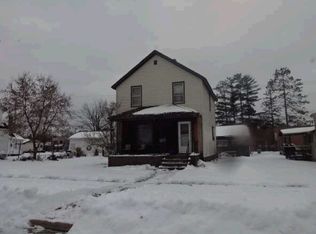 909 Iron St, Norway, MI 49870