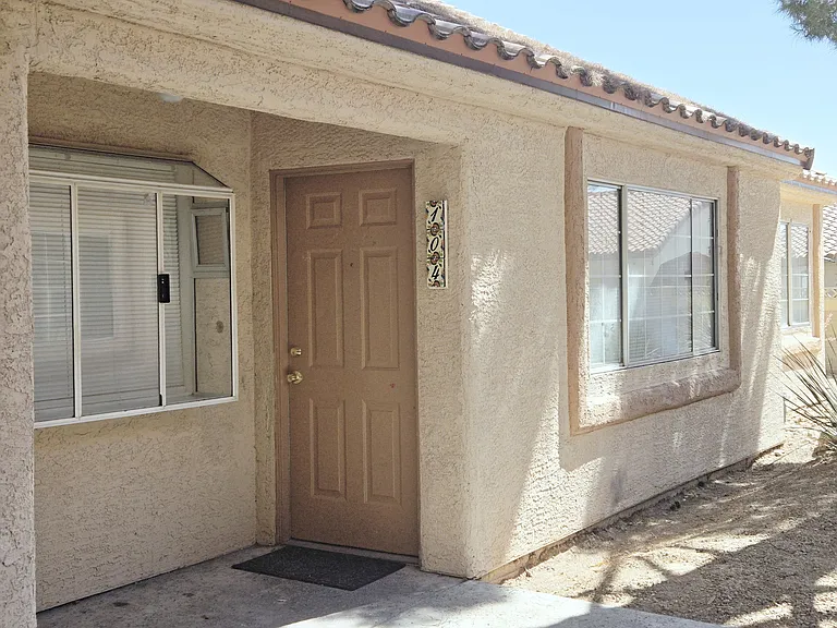 1612 N Torrey Pines Dr #104 — Photo 26