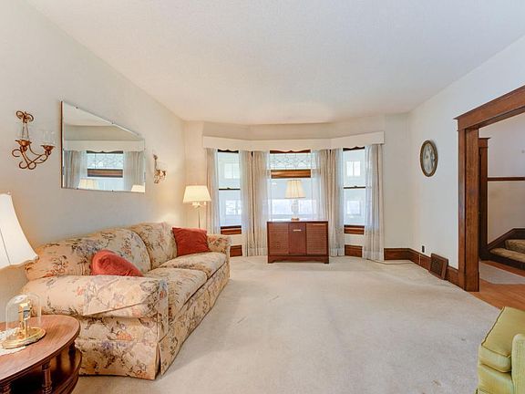 5th image of 875 Magnolia Ave E