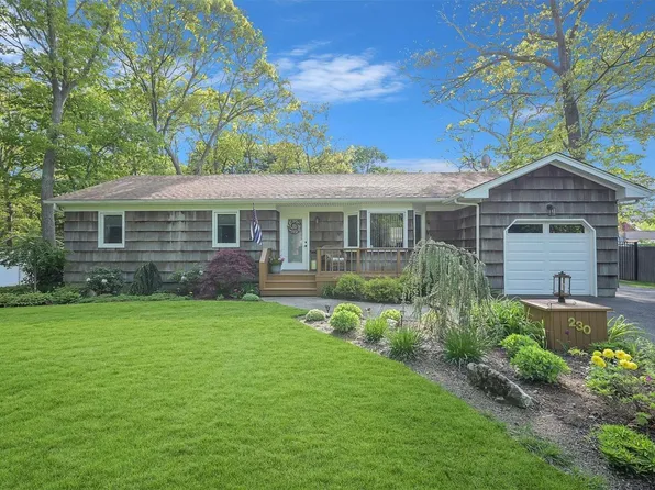 230 Pipe Stave Hollow Road, Mount Sinai, NY 11766
