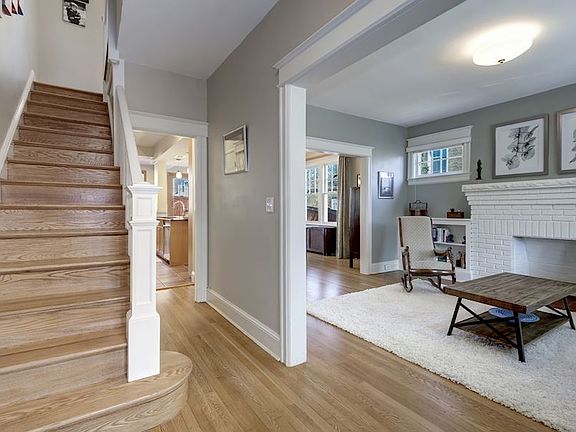 Foyer w/ Stairs