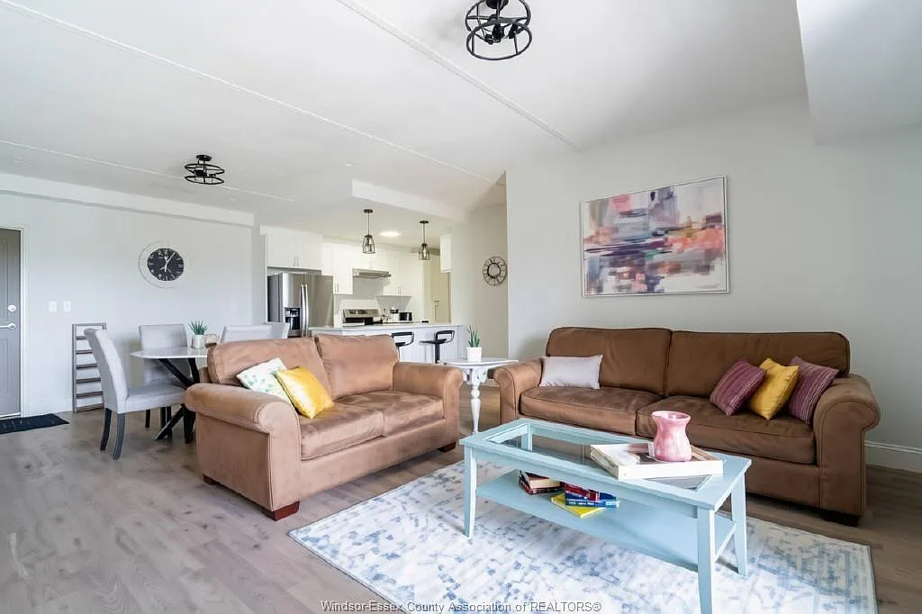 2 bed, 2.0 bath, 1129 sqft, $2,200 — Photo 2