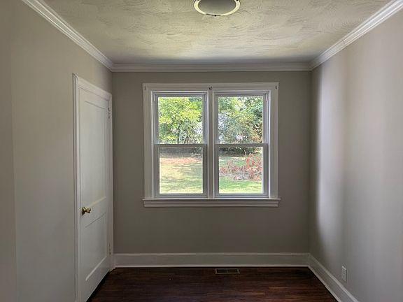 5th image of 340 Potomac Ave