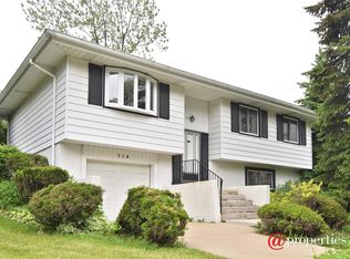 718 Brewster Ln, Schaumburg, IL 60193