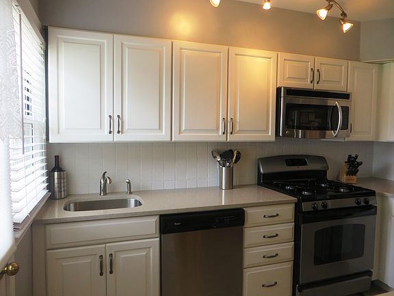2nd image of 109 N Broadway APT H2