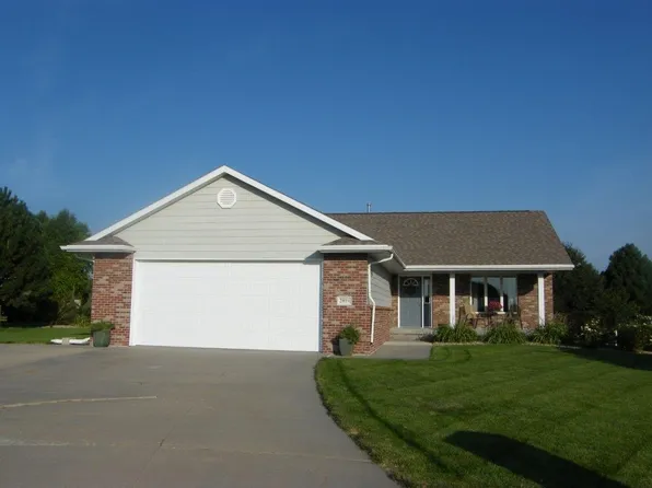 2819 W 43rd Street Pl, Kearney, NE 68845