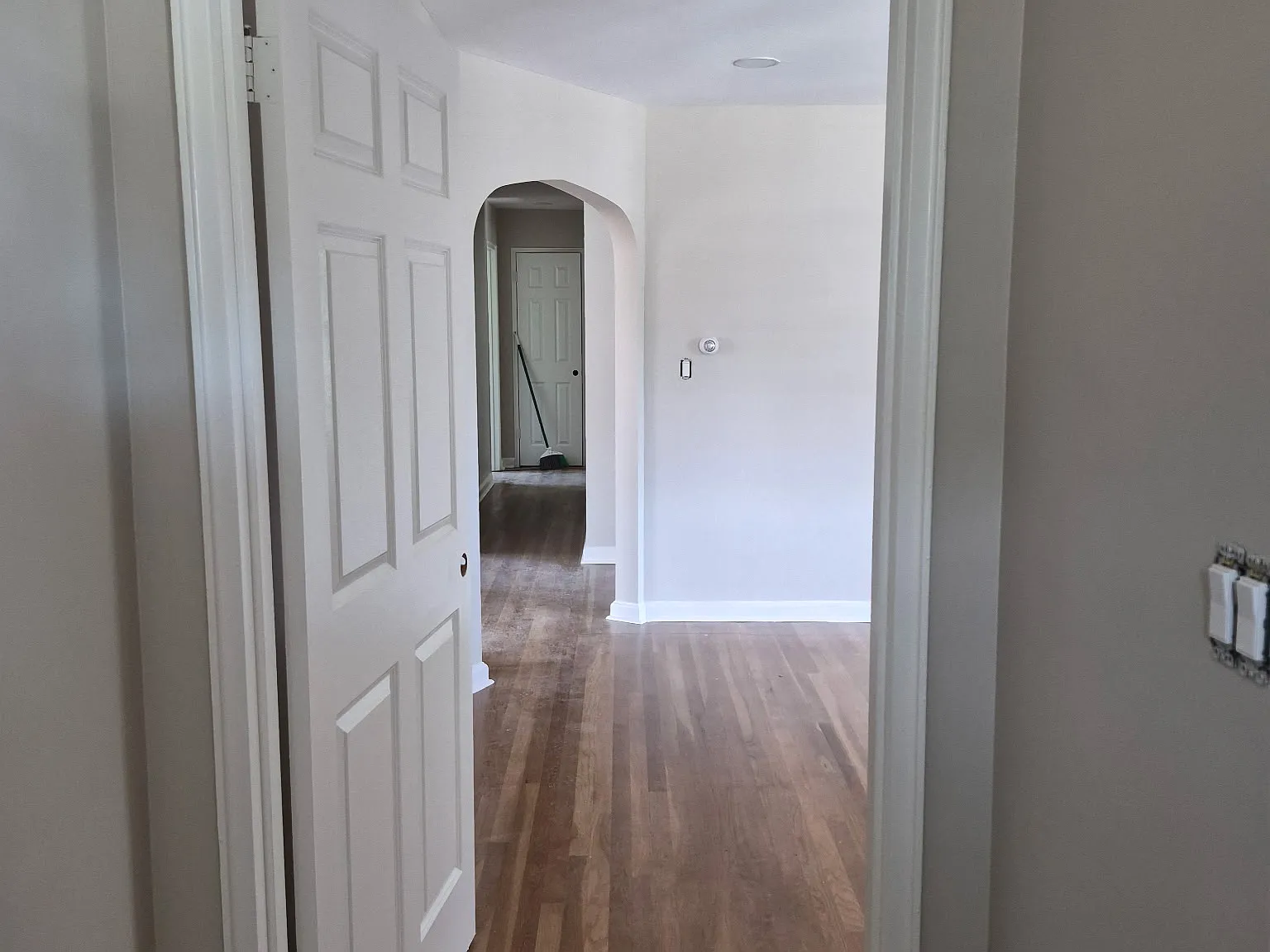 5 bed, 2.5 bath, $5,990 — Photo 2