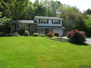 14 Locust Dr, Voorheesville, NY 12186
