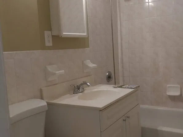 407 College Dr, Edison, NJ 08817