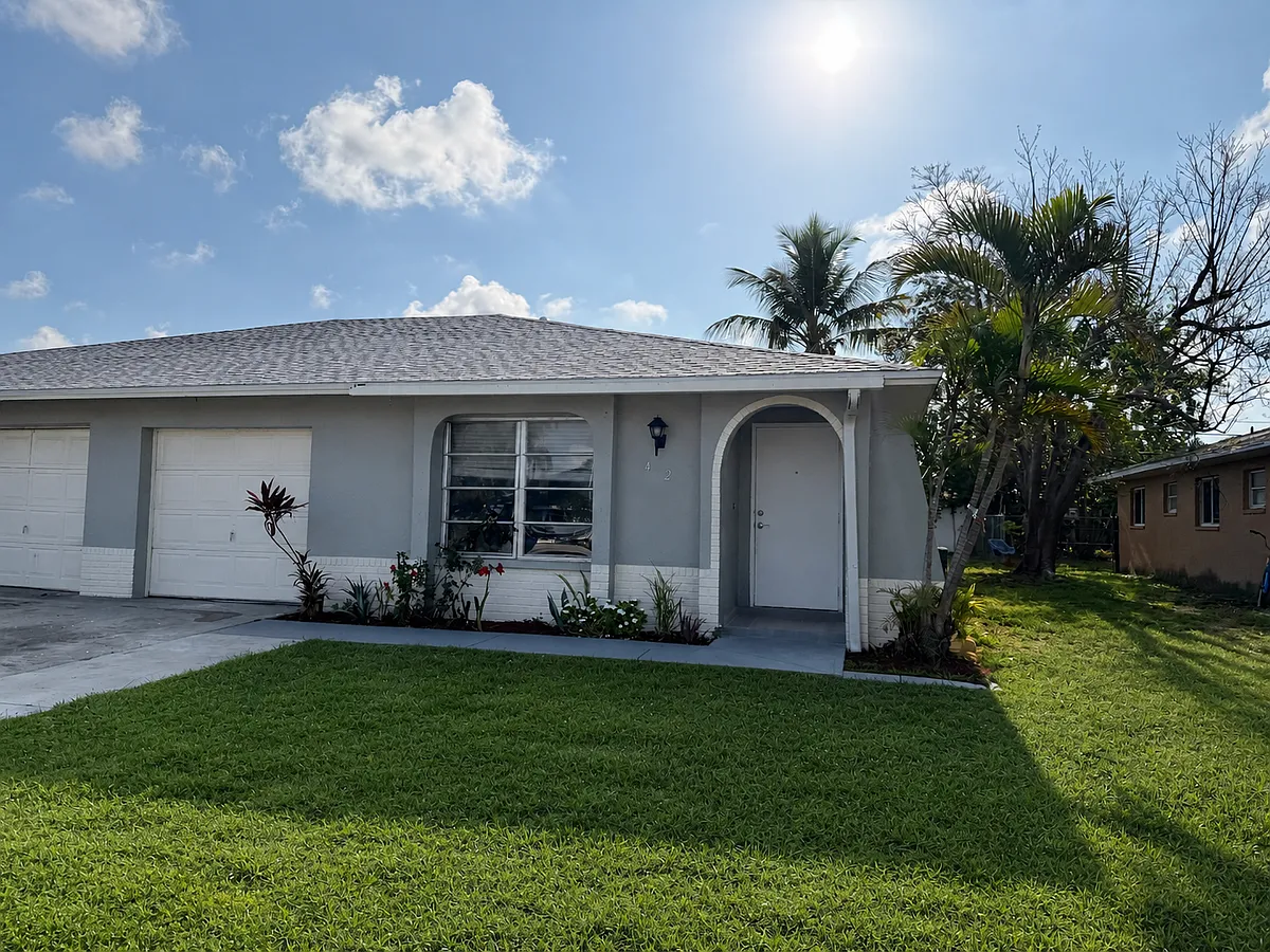 Building Photo - 4327 SW 7th Pl #4327