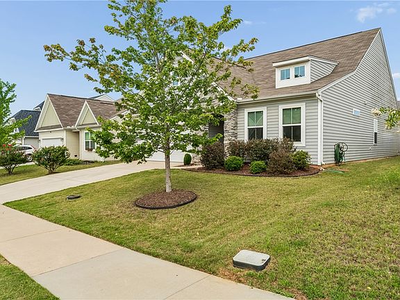 3rd image of 629 Pollyanna Dr