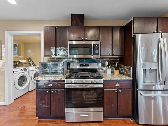 3rd image of 7817 Mashie Ave