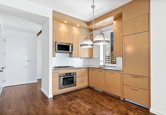 4th image of 1600 Broadway #5A