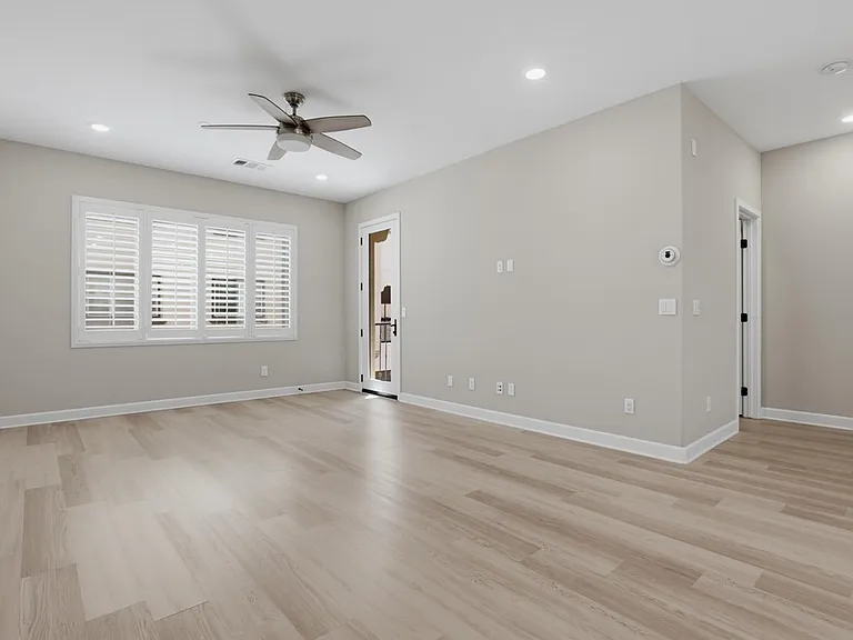 1577 Castillo #8 — Photo 32